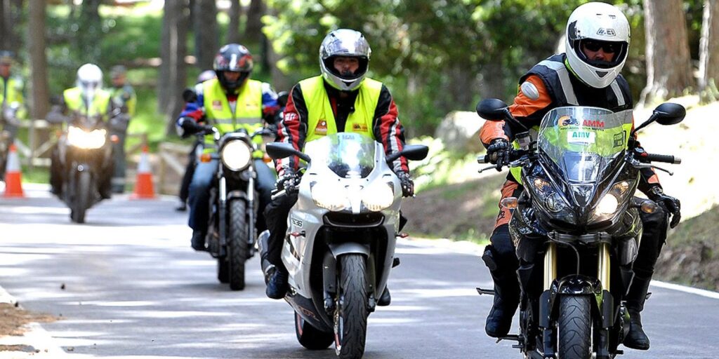 Cómo lograr una conducción segura en las motocicletas - Motor y Racing